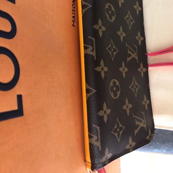 LOUIS VUITTON WALLET - Picture 6 of 11